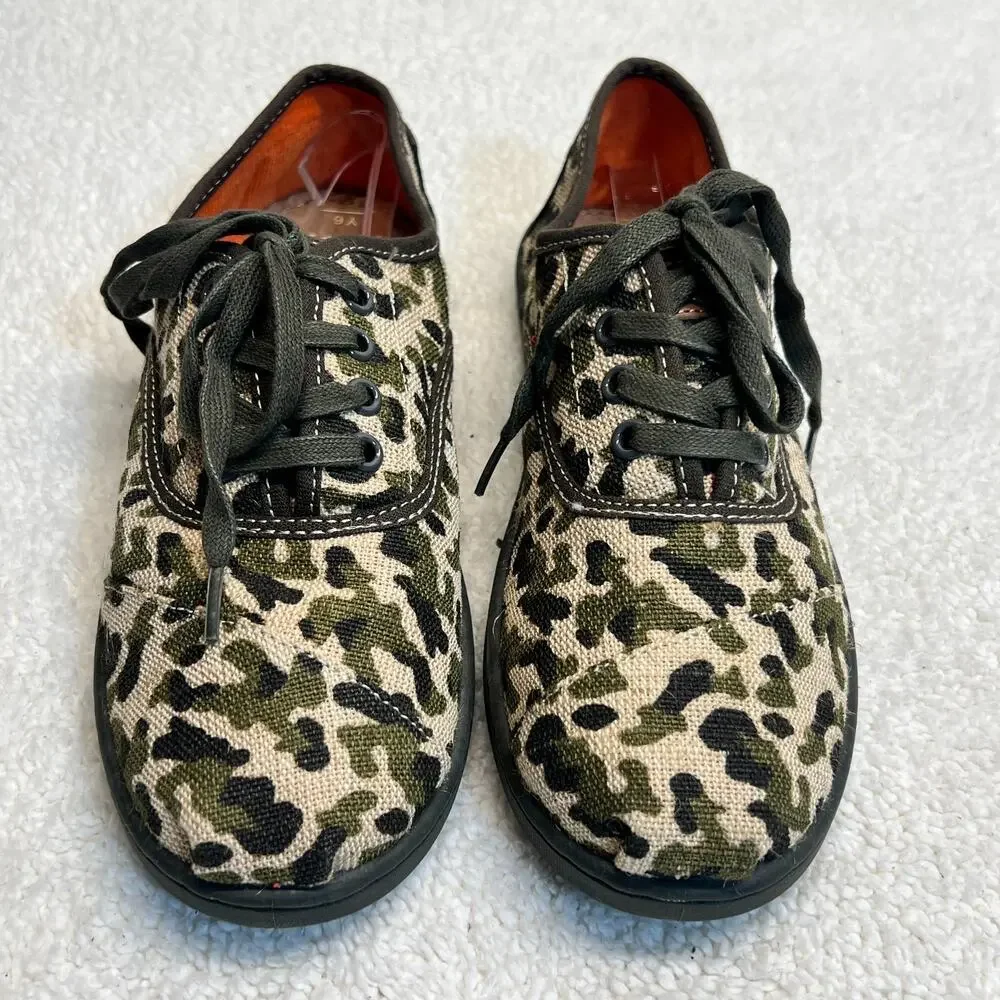 TOMS Youth Shoes Camo Print Slip On Lace Tie Size 6Y